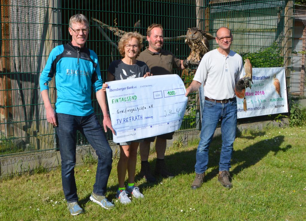 1000,- Euro Spende für die Greifvogelstation übergeben
