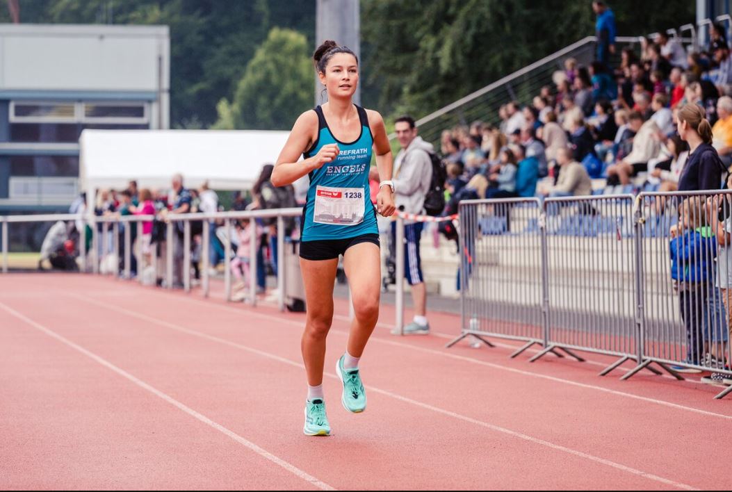 12050 Stunden Nicole Scholz flottes Halbmarathon „Training“ TV