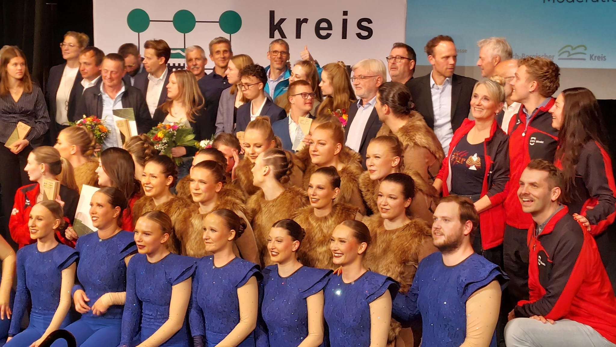 2025-04-15 RBK-Sportlerehrung – Gruppenfoto 1